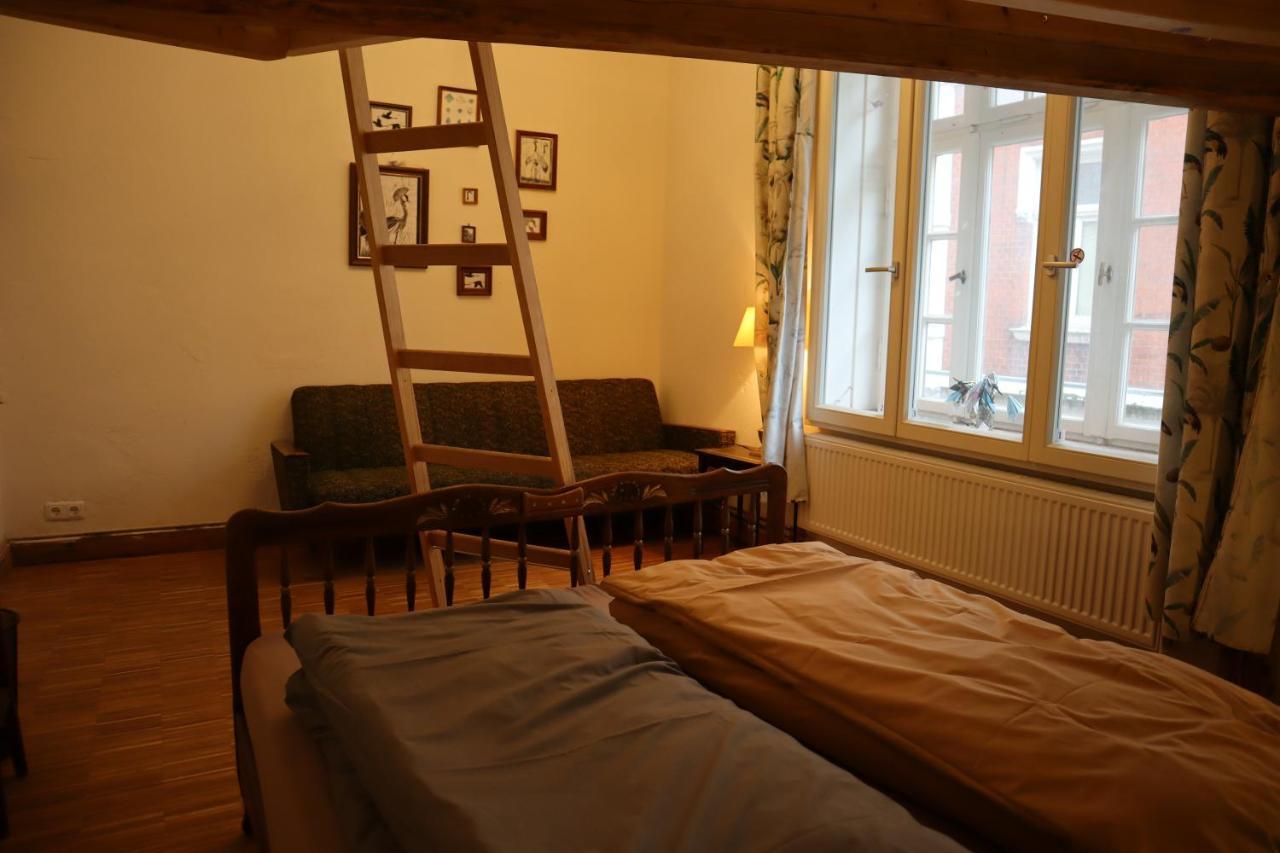 Schicksaal* *